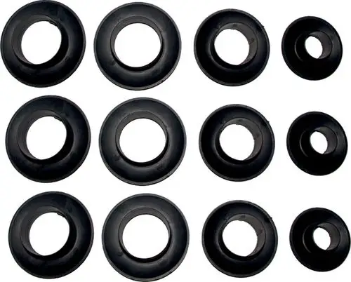 Schwarze Gummi-Rosetten, angeordnet in zwei Reihen. Die Teile eignen sich für verschiedene Anwendungen und sind in verschiedenen Größen verfügbar. Marke: Wolf.